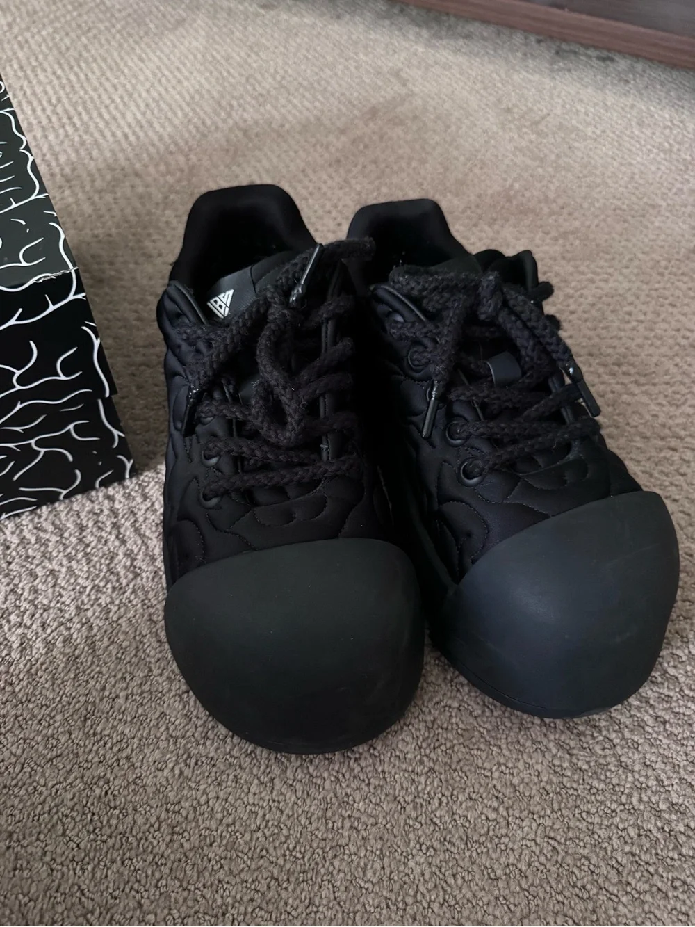 Men's Quilted Black Low-Top Sneakers